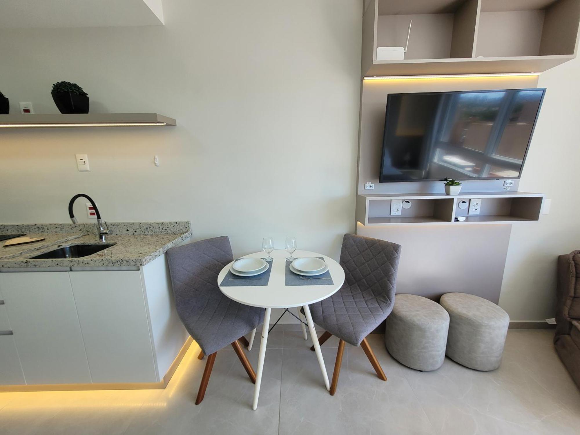 Studio Lux Ao Lado Da Puc Com Netflix Porto Alegre Luaran gambar