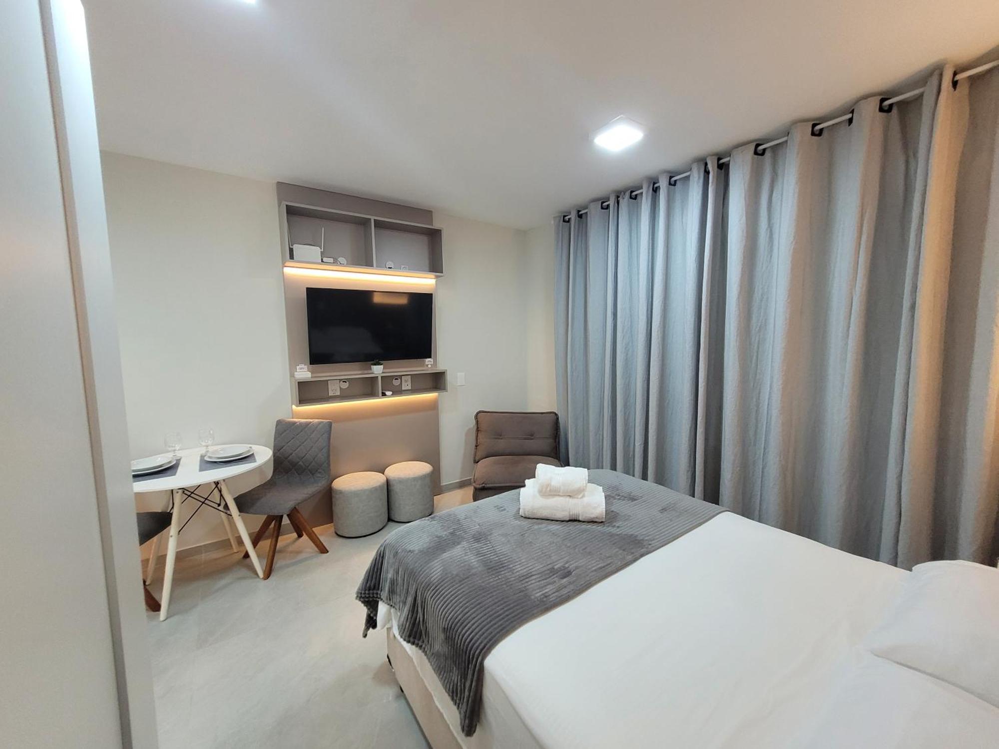 Studio Lux Ao Lado Da Puc Com Netflix Porto Alegre Luaran gambar