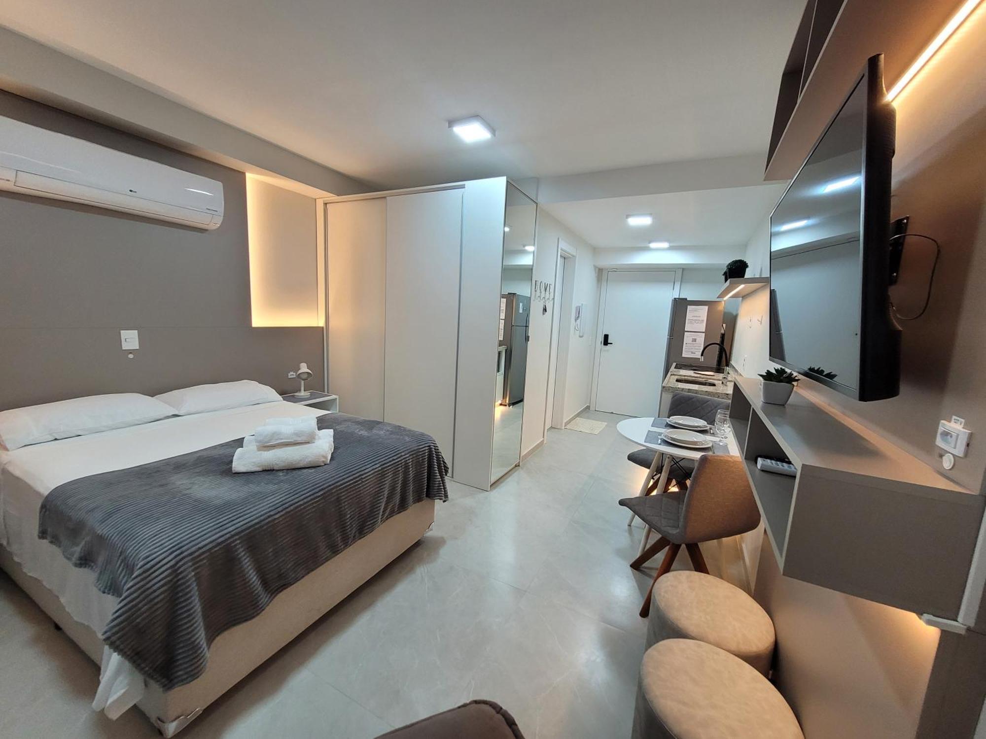 Studio Lux Ao Lado Da Puc Com Netflix Porto Alegre Luaran gambar