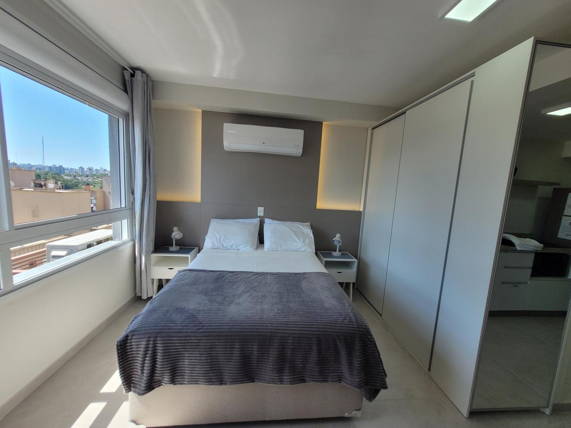 Studio Lux Ao Lado Da Puc Com Netflix Porto Alegre Luaran gambar