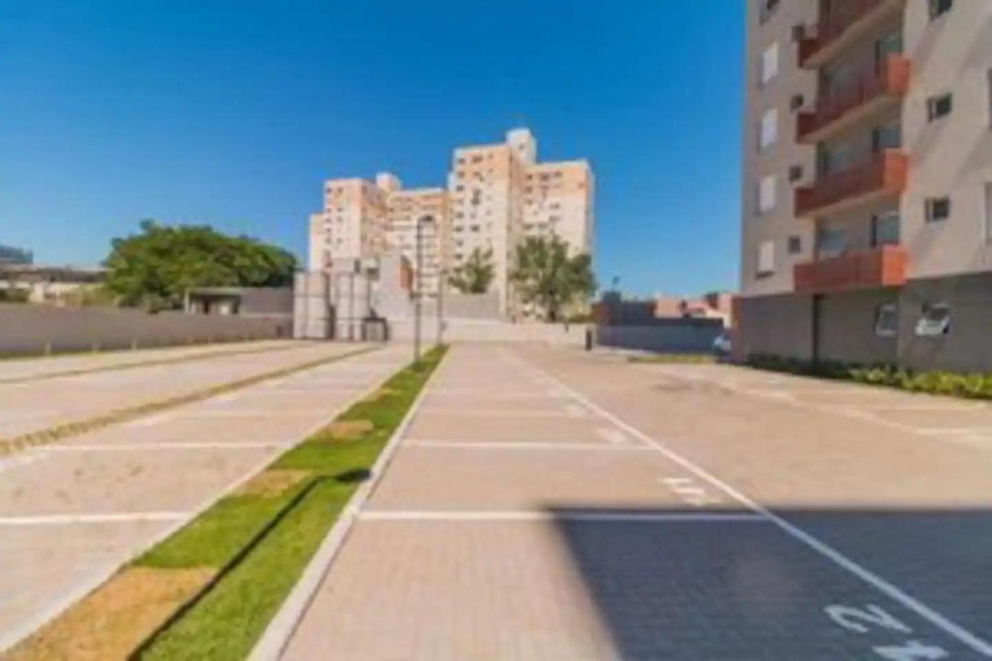 Studio Lux Ao Lado Da Puc Com Netflix Porto Alegre Luaran gambar