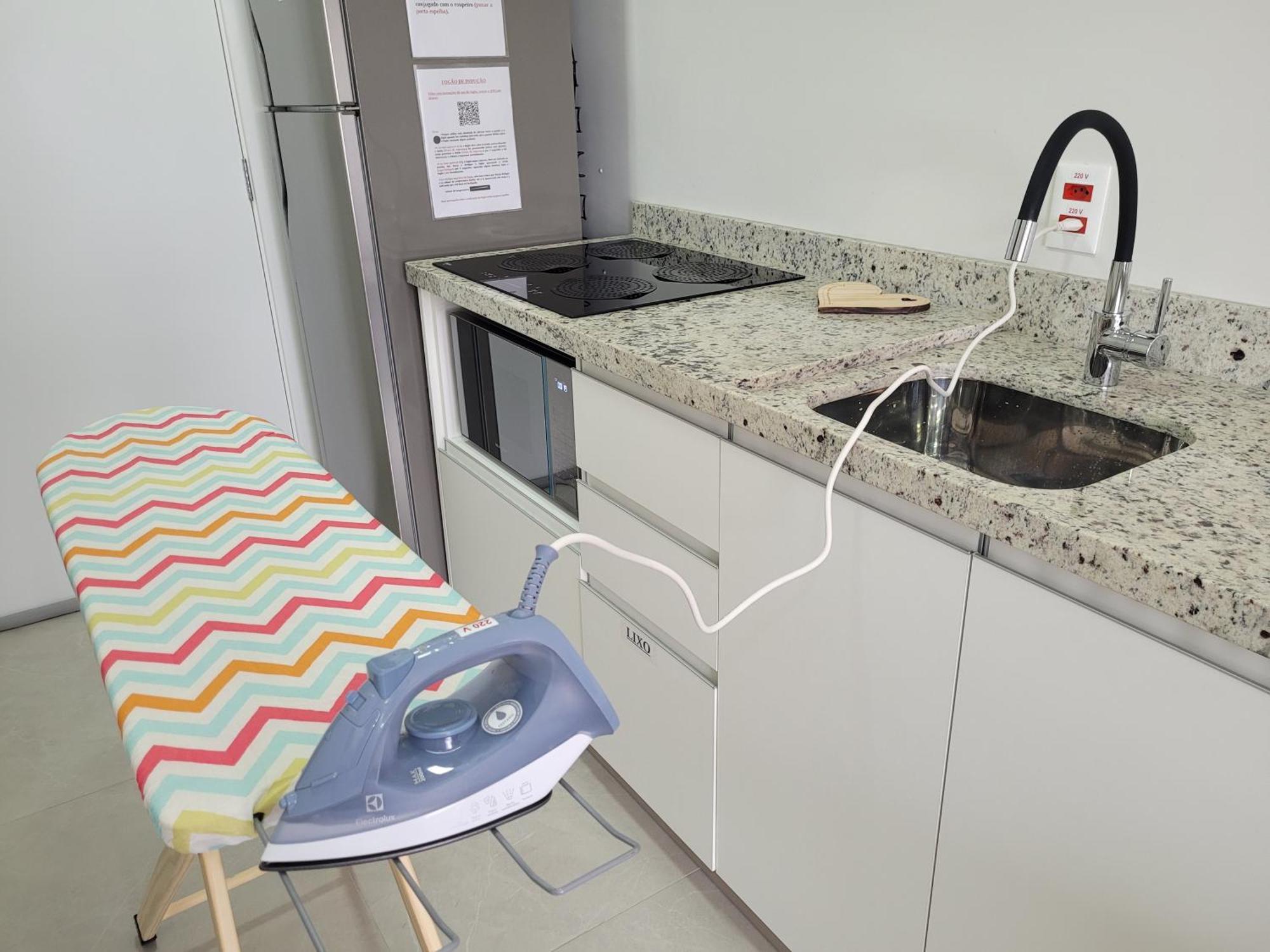 Studio Lux Ao Lado Da Puc Com Netflix Porto Alegre Luaran gambar